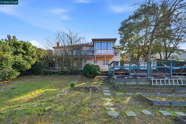 1021 1021 Ulfinian Way, Martinez, CA 94553