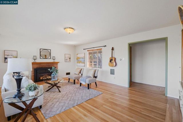 1021 1021 Ulfinian Way, Martinez, CA 94553