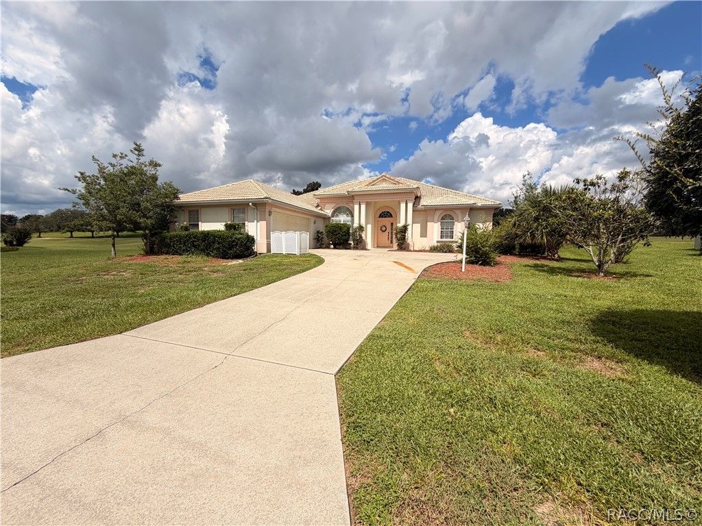 215 W Mickey Mantle Path, Hernando, FL 34442