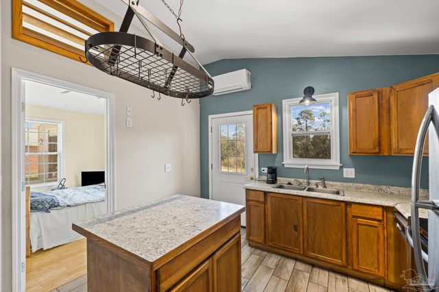 6733 Oakcliff Rd, Pensacola, FL 32526