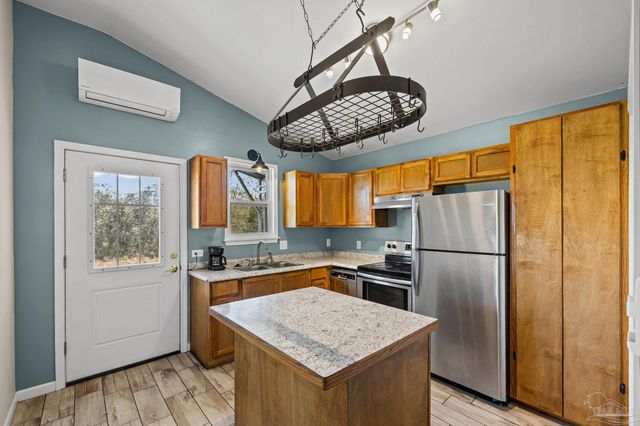 6733 Oakcliff Rd, Pensacola, FL 32526