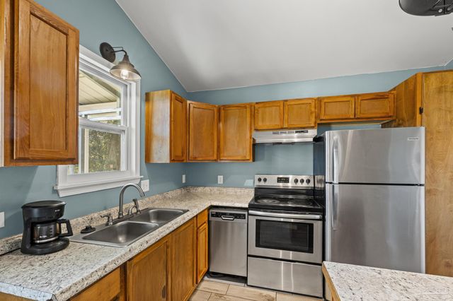 6733 Oakcliff Rd, Pensacola, FL 32526