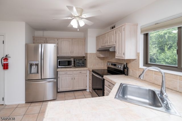 13229 Dell Pl, Stanhope Boro, NJ 07874