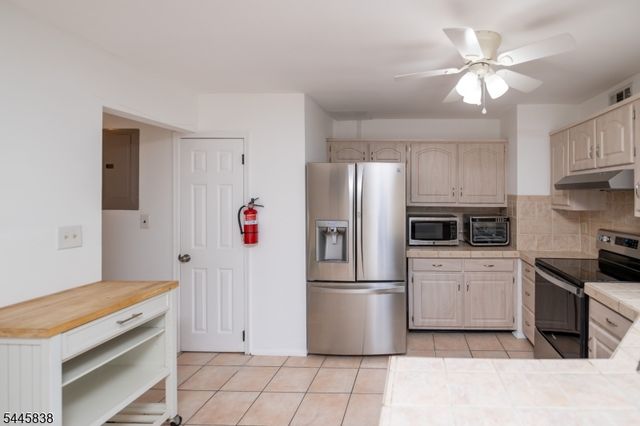 13229 Dell Pl, Stanhope Boro, NJ 07874