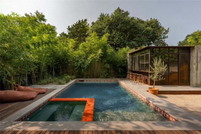 938 N Clinton Avenue, Dallas, TX 75208