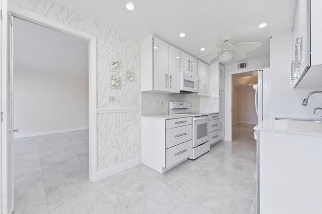 2778 S Ocean Boulevard 206s, Palm Beach, FL 33480