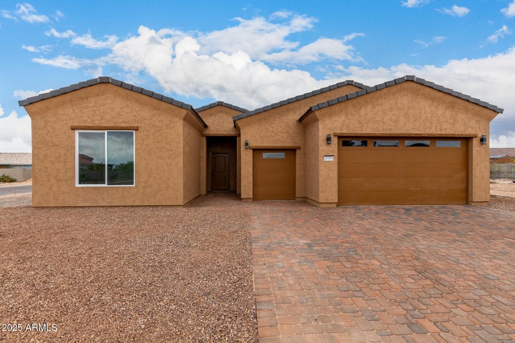 10198 W MISSION Drive, Arizona City, AZ 85123