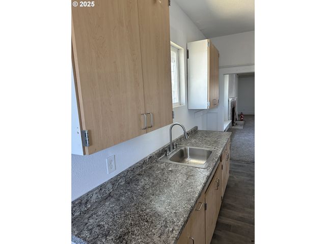353 Se BASELINE St, Hillsboro, OR 97123