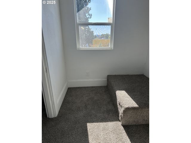 353 Se BASELINE St, Hillsboro, OR 97123