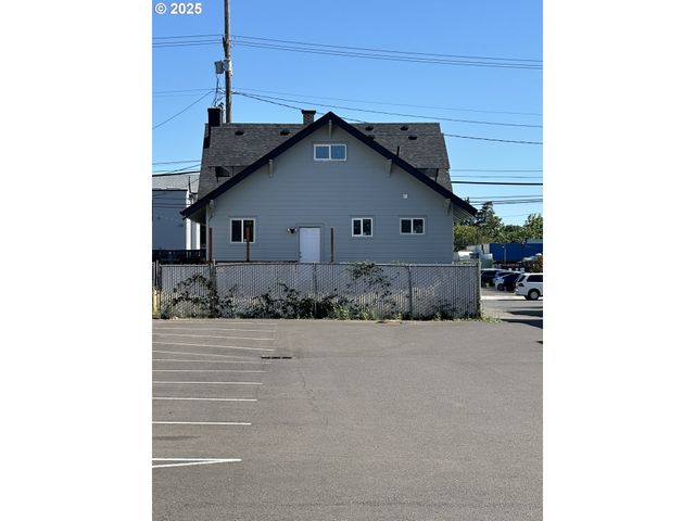 353 Se BASELINE St, Hillsboro, OR 97123