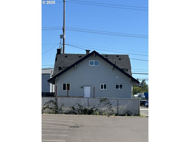 353 Se BASELINE St, Hillsboro, OR 97123