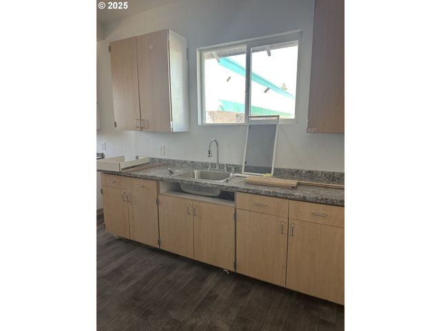 353 Se BASELINE St, Hillsboro, OR 97123