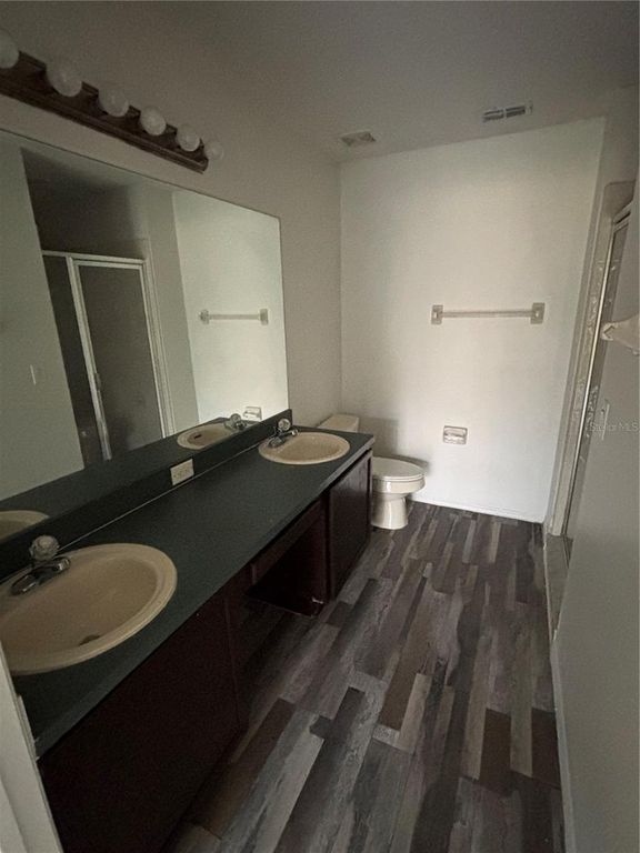 Image 20 of property listing at 13301 FAIRWAY GLEN DRIVE 104, Orlando, FL 32824