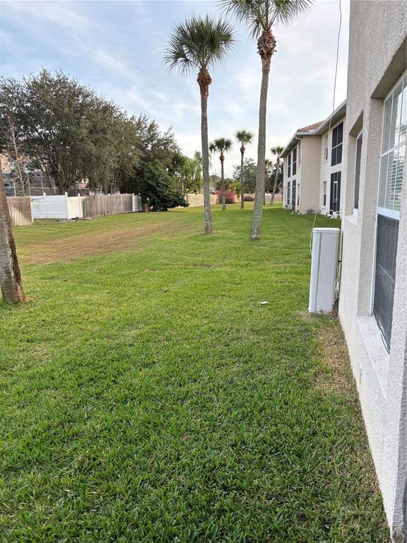 Image 22 of property listing at 13301 FAIRWAY GLEN DRIVE 104, Orlando, FL 32824