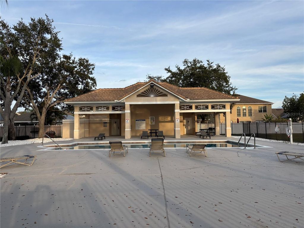 Image 25 of property listing at 13301 FAIRWAY GLEN DRIVE 104, Orlando, FL 32824