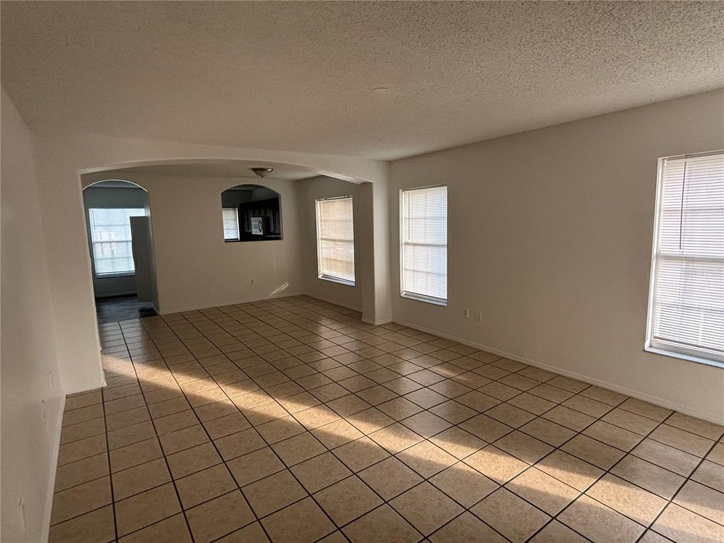 Image 5 of property listing at 13301 FAIRWAY GLEN DRIVE 104, Orlando, FL 32824