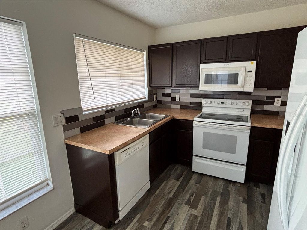 Image 7 of property listing at 13301 FAIRWAY GLEN DRIVE 104, Orlando, FL 32824