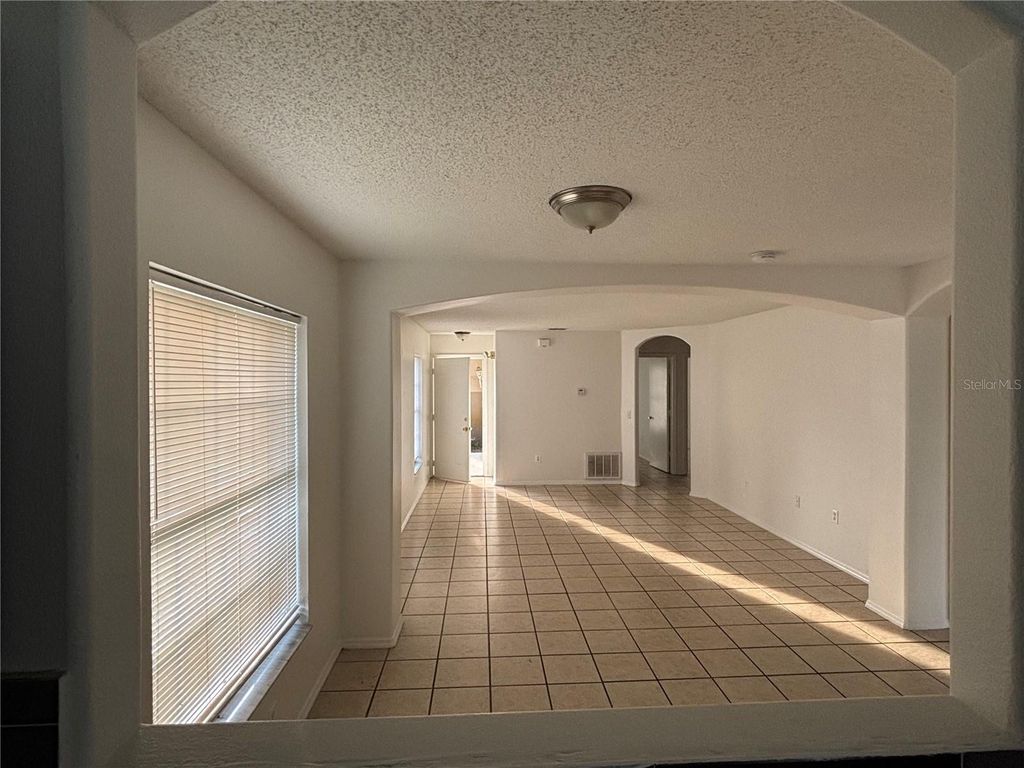 Image 10 of property listing at 13301 FAIRWAY GLEN DRIVE 104, Orlando, FL 32824