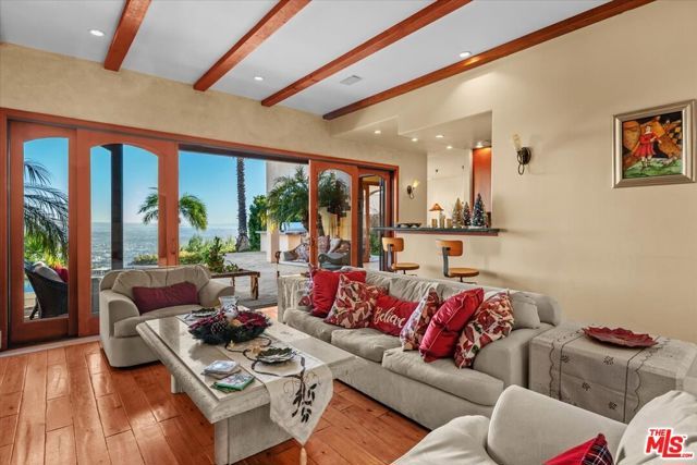 1740 Carla Ridge, Beverly Hills, CA 90210