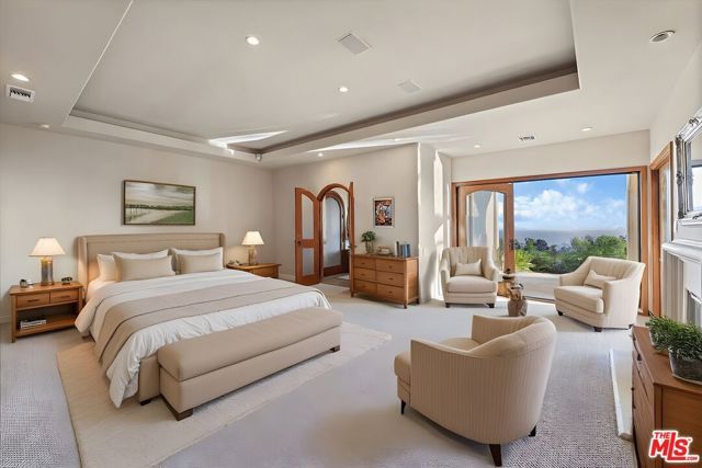 1740 Carla Ridge, Beverly Hills, CA 90210