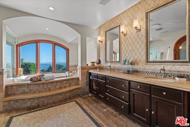 1740 Carla Ridge, Beverly Hills, CA 90210