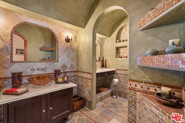 1740 Carla Ridge, Beverly Hills, CA 90210