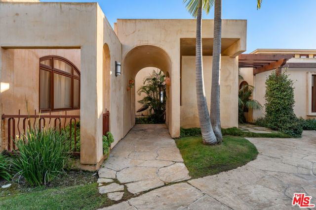 1740 Carla Ridge, Beverly Hills, CA 90210