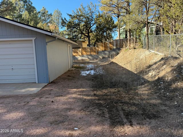 2058 PINEHAVEN Lane, Overgaard, AZ 85933