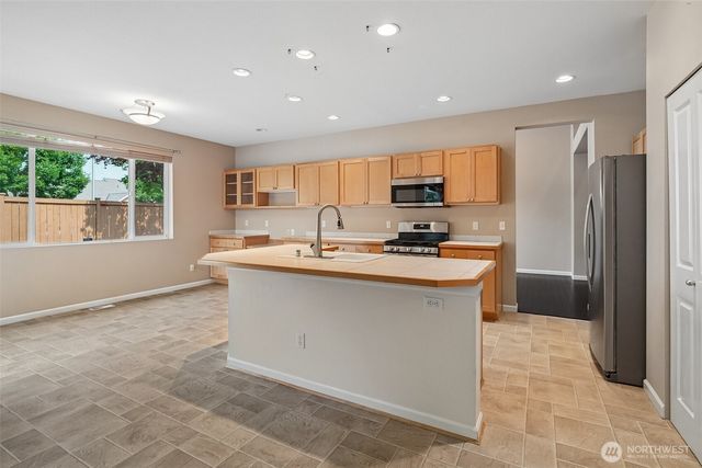 1221 68th Loop SE, Auburn, WA 98902