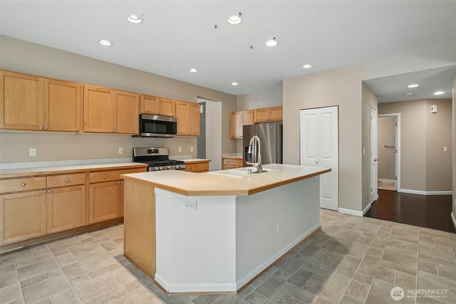 1221 68th Loop SE, Auburn, WA 98902