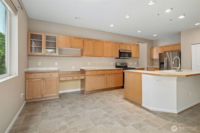 1221 68th Loop SE, Auburn, WA 98902
