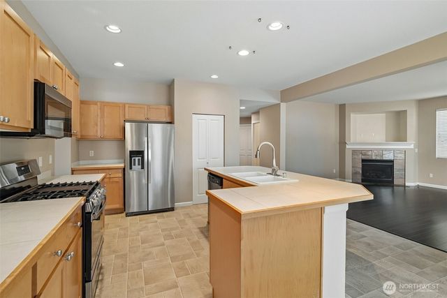 1221 68th Loop SE, Auburn, WA 98902