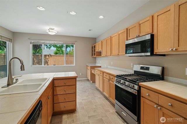1221 68th Loop SE, Auburn, WA 98902