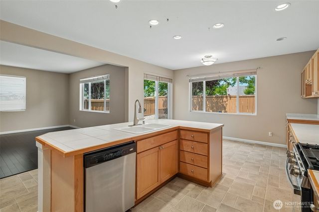 1221 68th Loop SE, Auburn, WA 98902