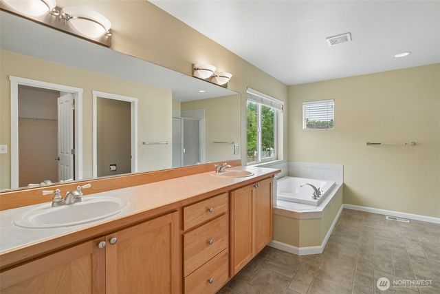 1221 68th Loop SE, Auburn, WA 98902
