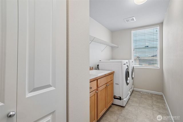 1221 68th Loop SE, Auburn, WA 98902