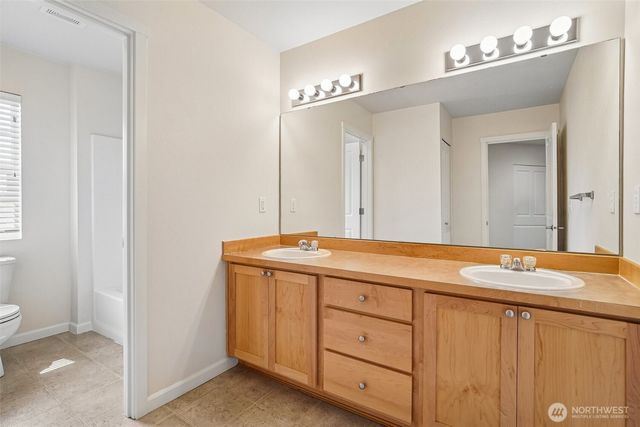 1221 68th Loop SE, Auburn, WA 98902