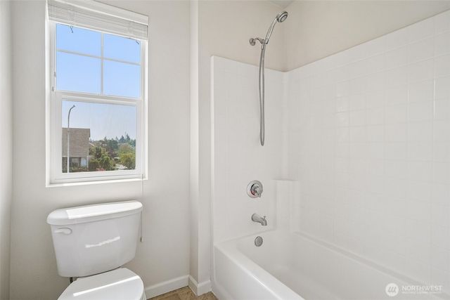 1221 68th Loop SE, Auburn, WA 98902