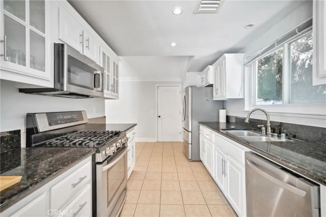 9518 Ruffner Avenue, Northridge, CA 91343
