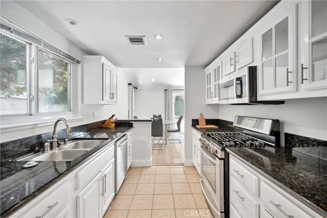 9518 Ruffner Avenue, Northridge, CA 91343