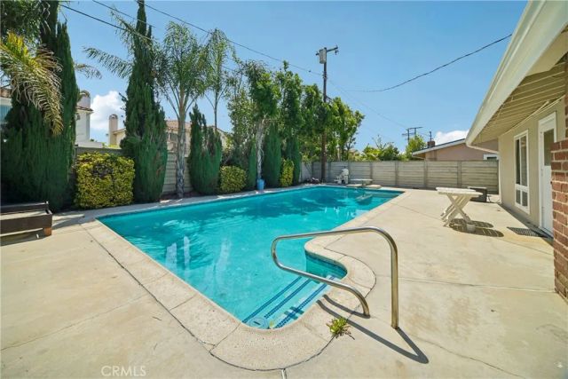 9518 Ruffner Avenue, Northridge, CA 91343