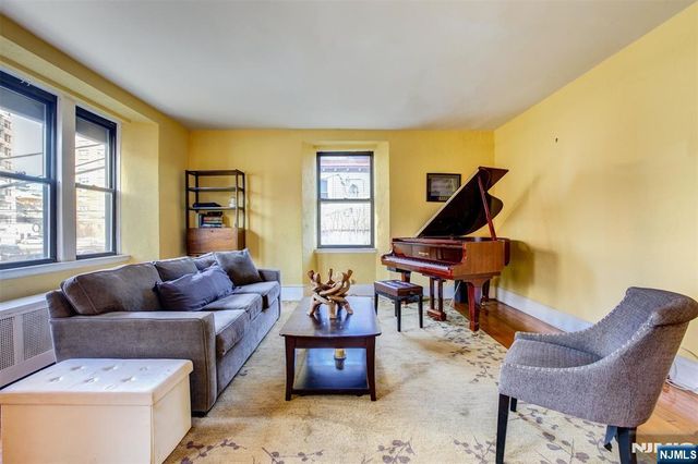 363-377 Mount Prospect 2AW, Newark, NJ 07104