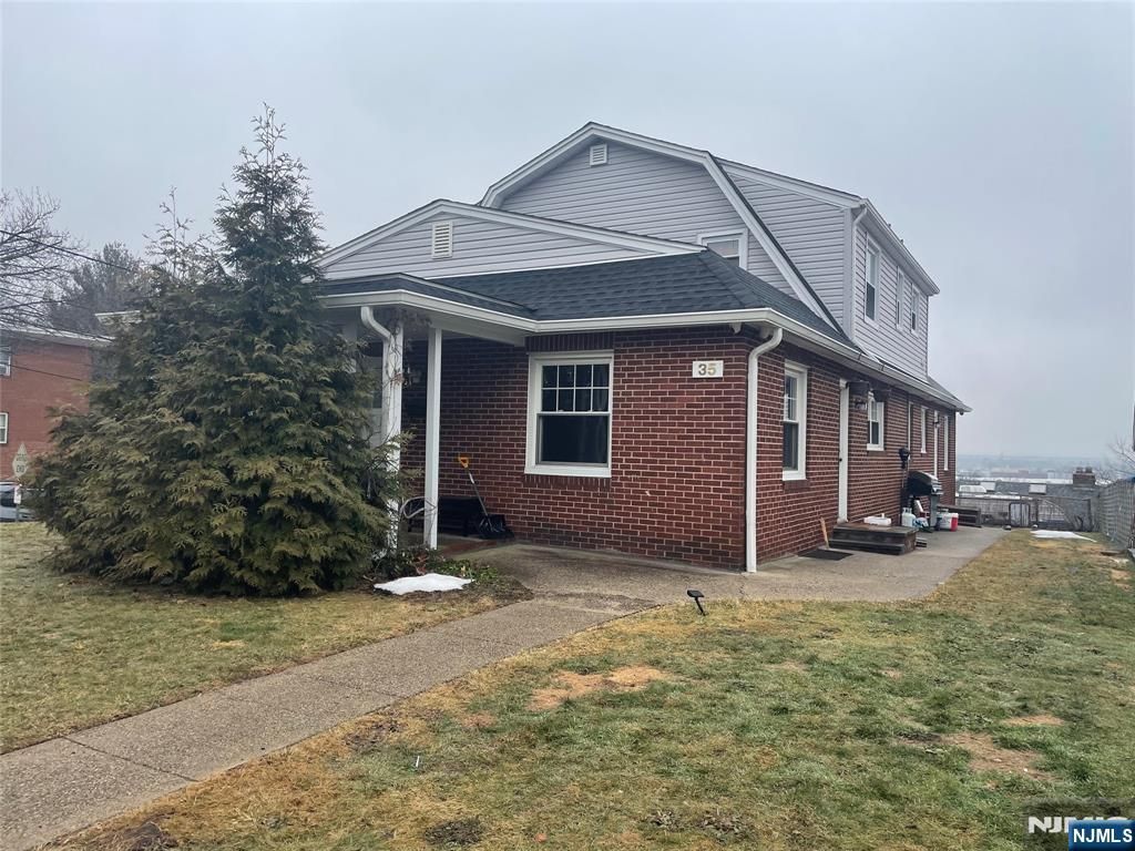 35 Chestnut Street 1F, Wallington, NJ 07057