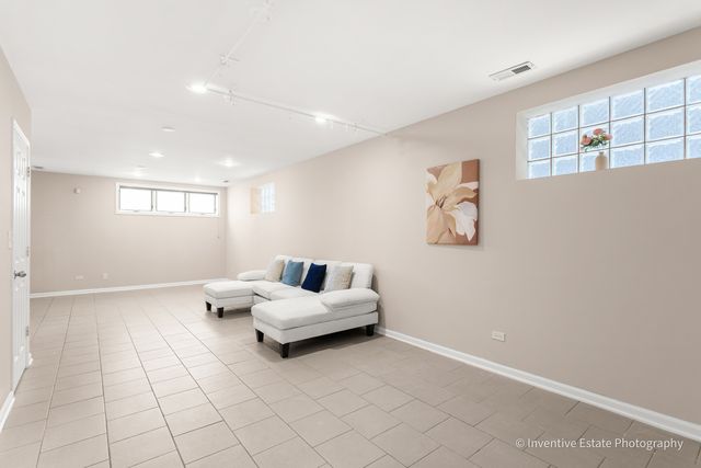 700 W 50th Street, Chicago, IL 60609