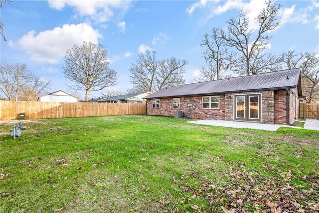 1321 Rolling Oaks Drive, Rogers, AR 72756