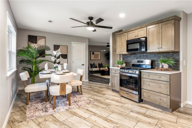 1321 Rolling Oaks Drive, Rogers, AR 72756