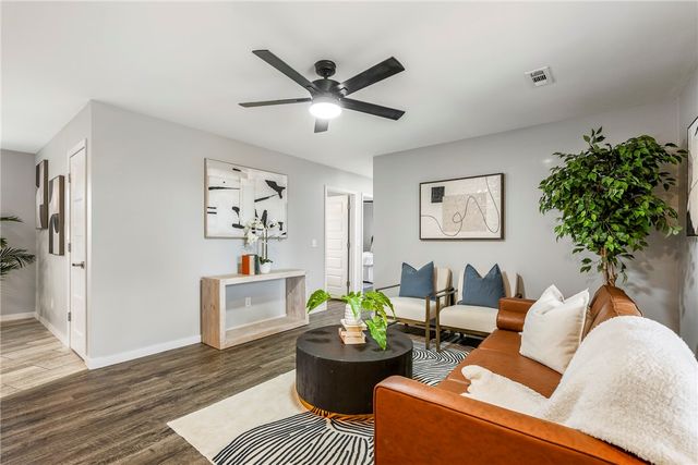 1321 Rolling Oaks Drive, Rogers, AR 72756