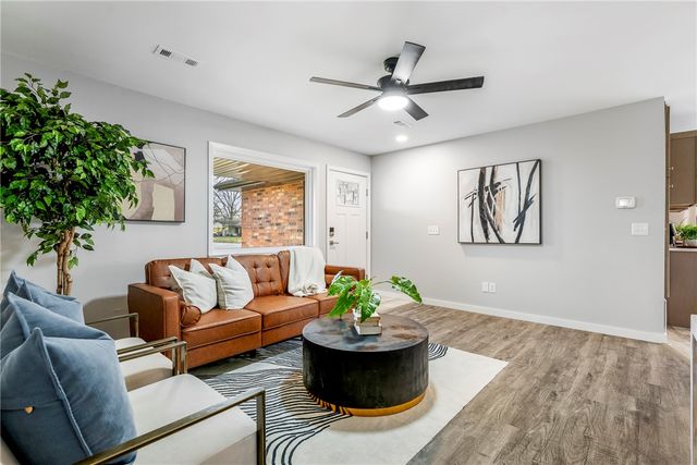 1321 Rolling Oaks Drive, Rogers, AR 72756