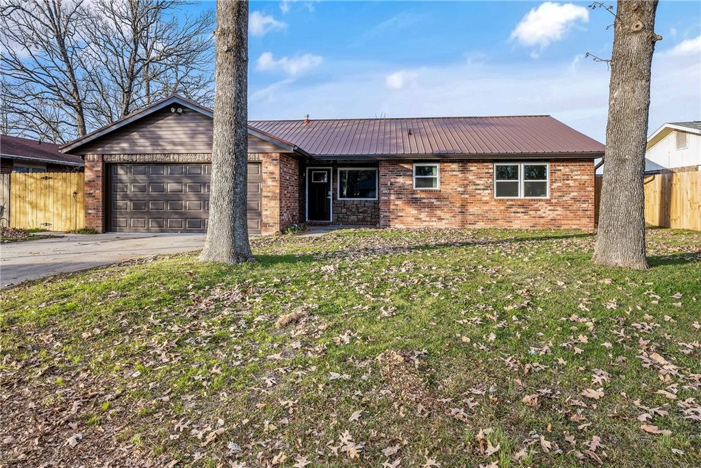 1321 Rolling Oaks Drive, Rogers, AR 72756