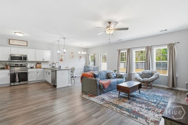 147 Battalion Lane, Hinesville, GA 31313